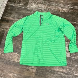 Mens Under Armor heat gear performance pullover.